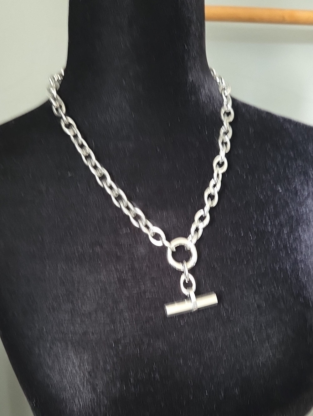 VALENTINE ROUGE Silver Toggle Chain Necklace - Picture 2 of 6